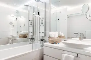 Modern one-room apartment with balcony close to Paradiso station (Terrazza Parad - Image 4