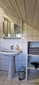 Schöne 3 Zimmer Wohnung mit Klimaanlage, Zentral und Naturnah - Image 4