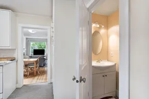 CUTE and COMFORTABLE, in a quaint location, Central AC, DOG friendly - Image 2
