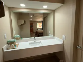 Town Inn - Image 2