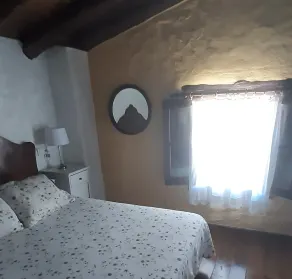 Casa rural El Patio con chimenea, barbacoa, piscina, patios exteriores para sus mascotas de manera gratuita - Image 3