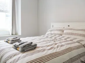 4 bedroom accommodation in Dawlish - Image 3