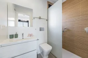 Exclusive Modern Villa with Lake Views, Wi-Fi & Air Conditioning - Image 2