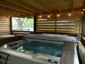 Rustic Lodge with private cabins / 6 person hot tub and camp fire - Image 5