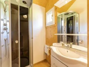 Attractive chalet with jacuzzi - Image 3