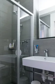 ZH Jaguar III - Altstetten HITrental Apartment - Image 3