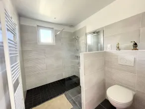 Charming 3-Bedroom House Near Beach with Garden, Free WiFi, and Parking - Image 4