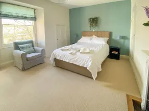 4 bedroom accommodation in Lyme Regis - Image 5