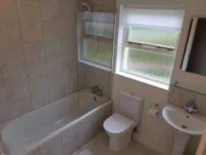 Contemporary 3bed cottage w/garden,5 mins to beach - Image 2