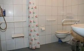 4-star disabled-friendly non-smoking apartment; pets on request - Image 5