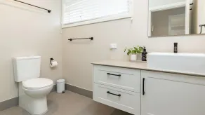 Latitude 32 - Image 4