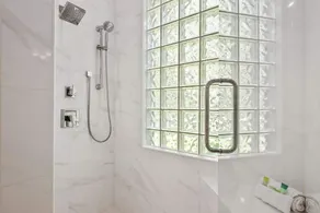 Chateau Woodlands in Salt Lake with Guesthouse and Hot Tub - Image 5