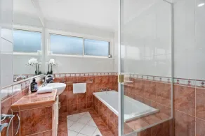 Main River Mansion 5 bed + pool - Image 4