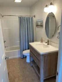 Luxurious-Modern feel w/ custom features - AC, short walk to the Beach and parks - Image 5