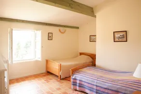 Beautiful manor with swimming pool and orchard facing  the Provençal Colorado - Image 4