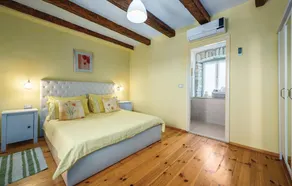 Beautiful home in Tinjan - Image 5