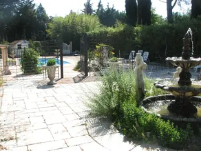 VERY LARGE AND PLEASANT HOUSE IN A GREEN HAVEN OF 4000 M² WITH POOL - Image 4