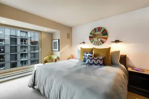 Modern escape with amazing views, pool/hot tub access, & sound system - Dogs OK - Image 5