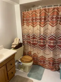 Family vacation spot! 4 BR home, 1 block to beach w/2 car parking in driveway - Image 3