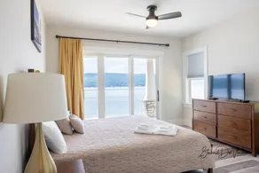 Newly Constructed Luxury Home On 150' Natural Beach With Dock And Hot Tub! - Image 4