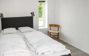 Accommodation with 5 bedrooms in Samsø - Image 4