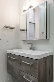 ❤️ Modern 2BR Apt Right next to Wrigley Field & Transit  - Image 3