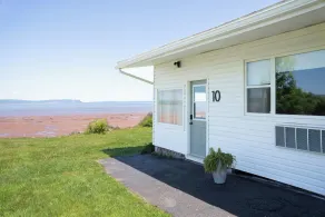 Beach Breeze Motel - Image 3