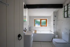 Rainbow Cottage Spacious Detached Home, Hot Tub, Sleeps 7 - Image 2