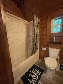 \"The Fulton,\" a 3-bedroom, luxury waterfront cabin at The Lakes Old Forge - Image 4