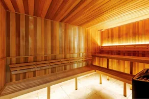 Steps to beach and cafes w/ Gym & Sauna Room - Image 3