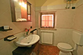 Cozy pet friendly private pool cottage in Tuscany - Image 3