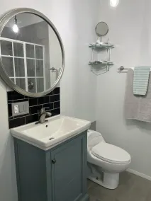 Cozy Mountain Biking Retreat, Lake View, Walking distance to Town - Image 2
