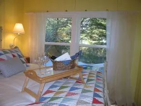 Calme, confortable, chalet romantique seulement 3 minutes du village de Mendocino! - Image 3