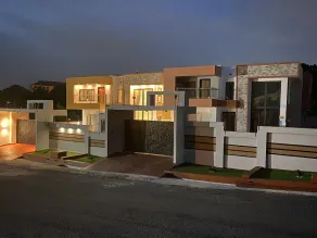 Sleek Luxury Townhomes(#3 bedroom) - Image 5