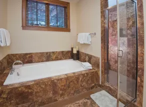 Gorgeous 4 bedroom ski-in/out condominium, immaculate interior!! - Image 3