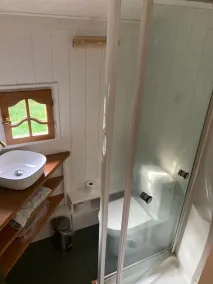 Wooden caravan, unusual accommodation for 2 - Image 2