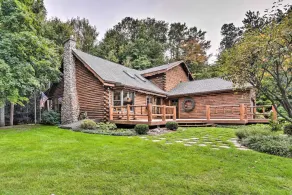 The perfect den surrounded by natures beauty to enjoy with your loved ones! - Image 5