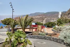 Holiday Home 'Mi casa de Radazul' with Sea View & Wi-Fi - Image 2