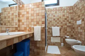 Helle Villa mit Pool umgeben von viel Grün in der Nähe des Meeres - Image 4