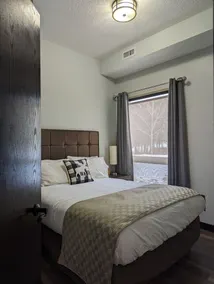 Canmore Mountain Resort with underground parking, pool and hot tub - Image 5