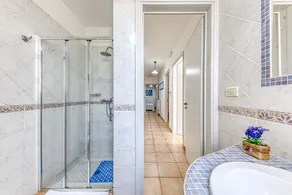 Apartment 'Villetta Del Cuore' with Sea View, Wi-Fi and Air Conditioning - Image 5