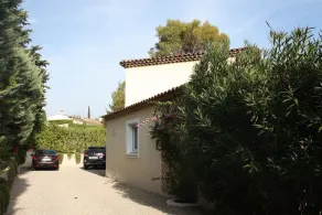 \"Orcivale\" – Luxury Villa Apartment in Mougins – Spacious Pool and Air Conditioning - Image 4
