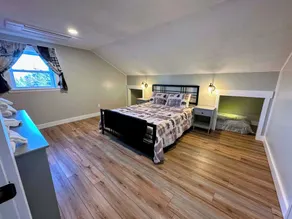 Renovated farmhouse on snowmobile trail with firepit & mountain views, 10 min from Bretton Woods! - Image 5