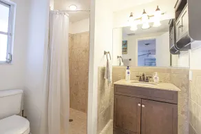 Private heated pool. Shark teeth, close to beaches, downtown, shopping, biking… - Image 5