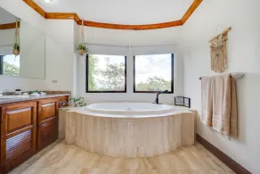 Lovely home near the beach with pool, balcony, mountain view, & full kitchen - Image 4