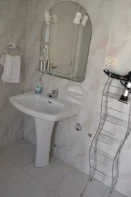 Lovely Three bed Villa, Private Pool , Walking Distance of Beach and Facilites - Image 3