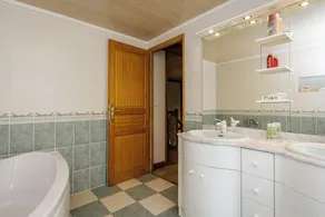 Denise, 8ps + swimming pool & jacuzzi - Image 3