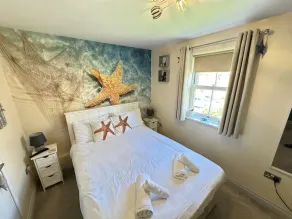 Stunning First Floor Coastal Apartment - Sleeping 4 in 1 Bedroom - Pool and Beach Access Included. - Image 5