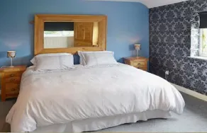 Detached large cottage with hot tub close to zip world and Snowdon - Image 5