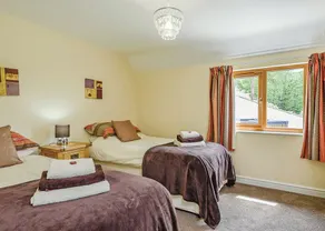 Gorgeous open plan two storey lodge. - Image 3